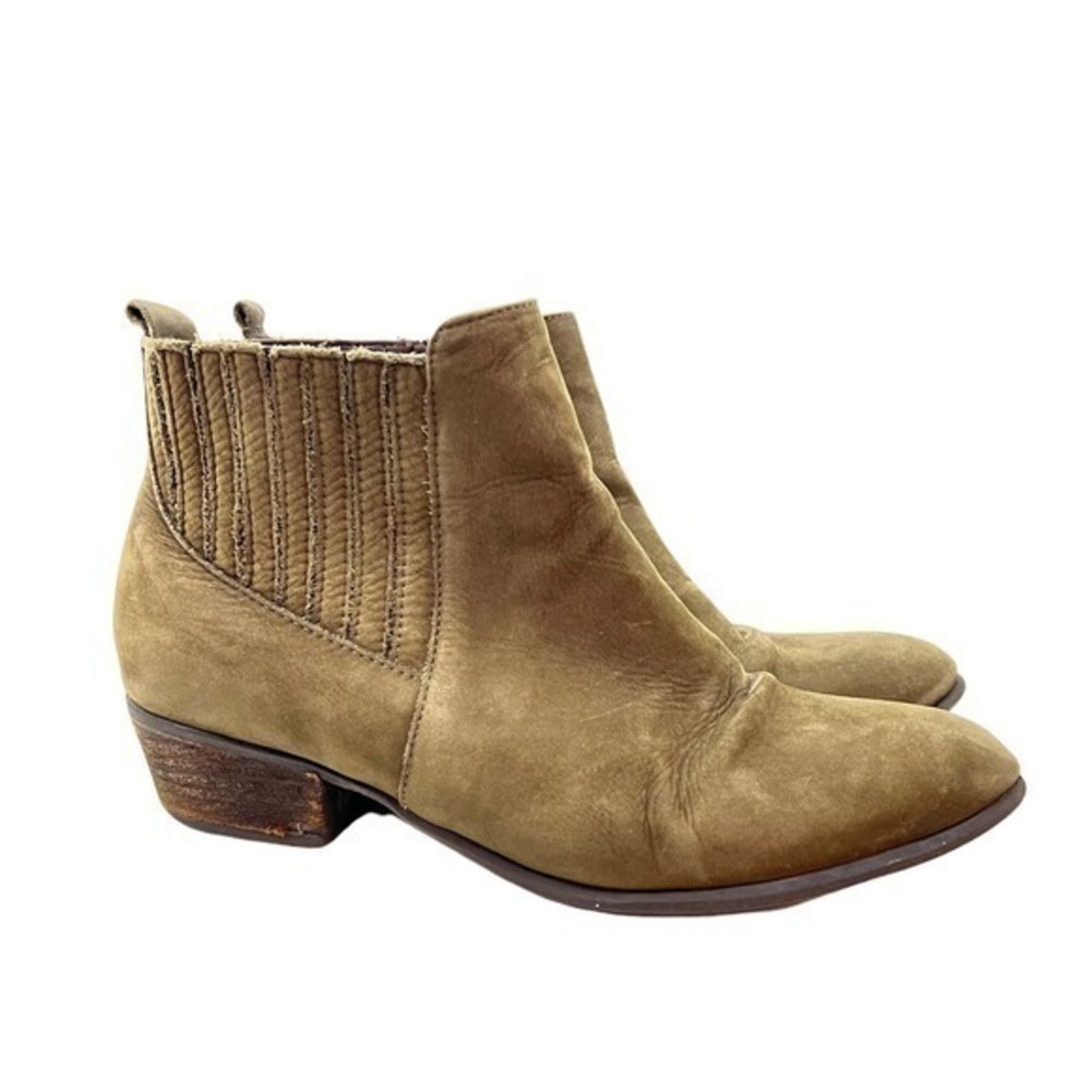 Steve Madden leather Suede Naarra pull on Chelsea Boot tan easy slip on size 8.5